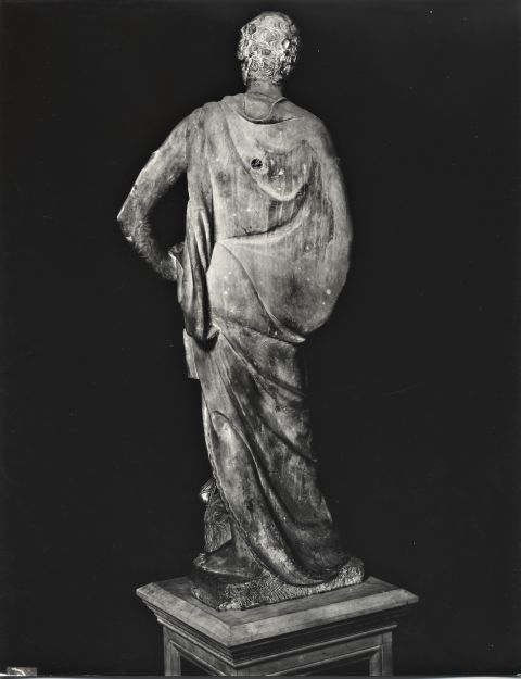 Brogi/ Malenotti, Gino — Firenze, Museo Nazionale. Donatello. David — insieme, veduta posteriore
